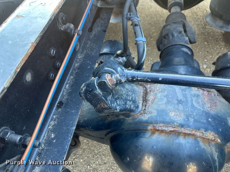 image for item EA2405 2019 Freightliner  Cascadia 126 semi truck