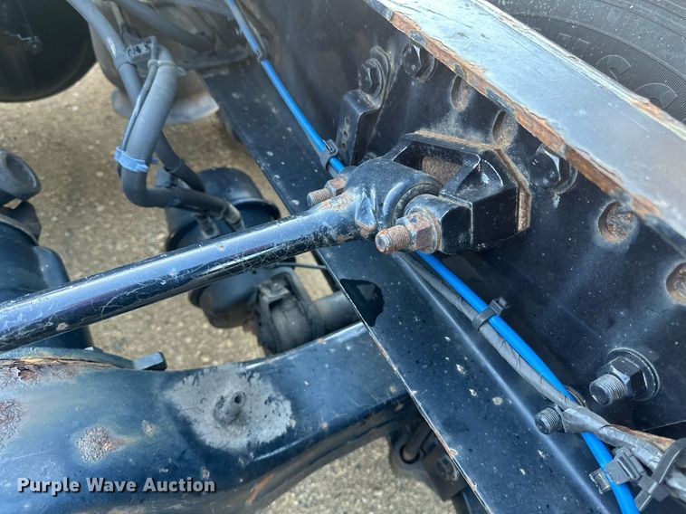 image for item EA2405 2019 Freightliner  Cascadia 126 semi truck