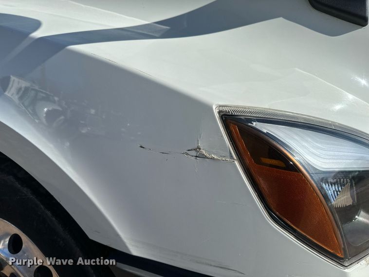 image for item EA2405 2019 Freightliner  Cascadia 126 semi truck