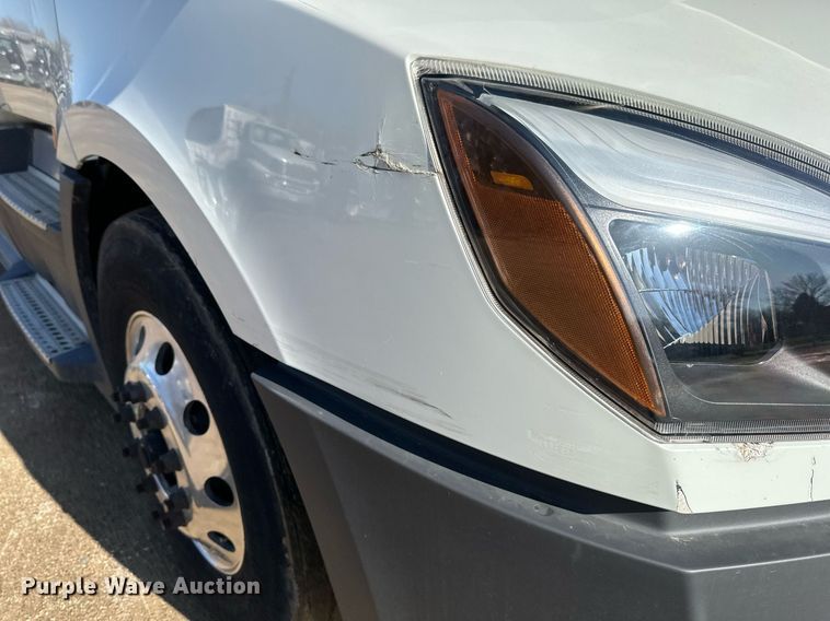 image for item EA2405 2019 Freightliner  Cascadia 126 semi truck