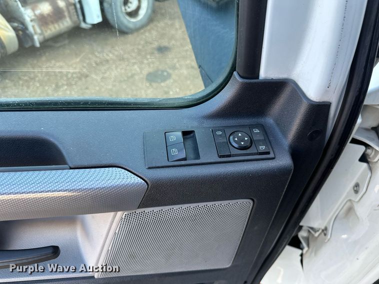 image for item EA2405 2019 Freightliner  Cascadia 126 semi truck