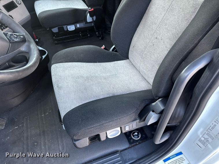 image for item EA2405 2019 Freightliner  Cascadia 126 semi truck