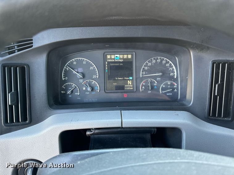 image for item EA2405 2019 Freightliner  Cascadia 126 semi truck