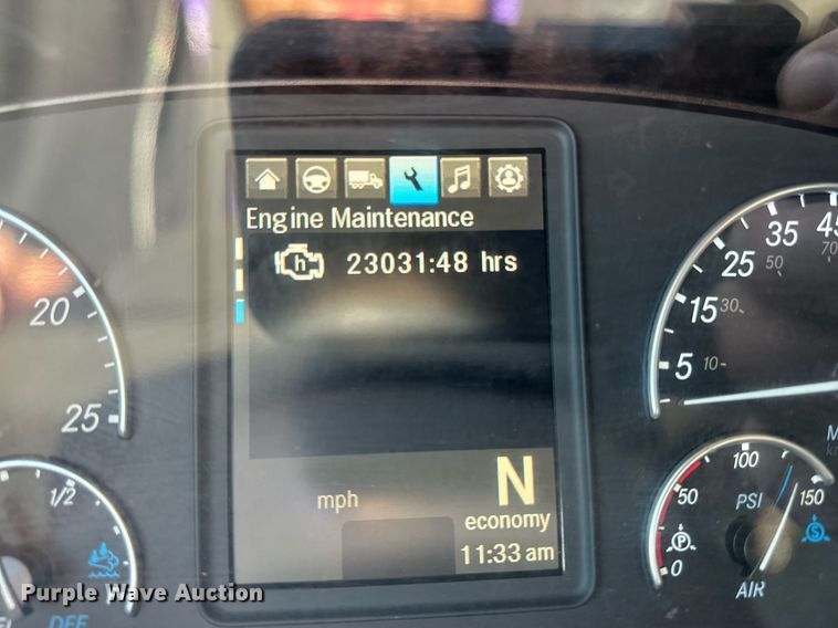 image for item EA2405 2019 Freightliner  Cascadia 126 semi truck