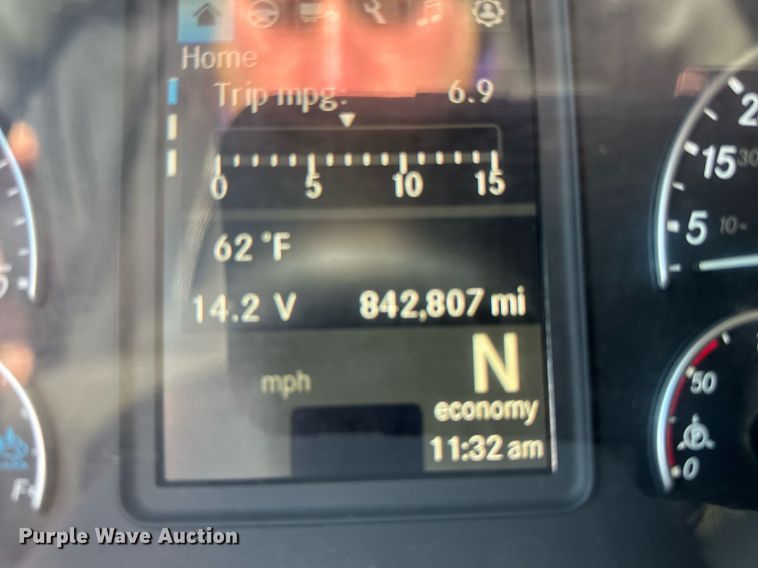 image for item EA2405 2019 Freightliner  Cascadia 126 semi truck