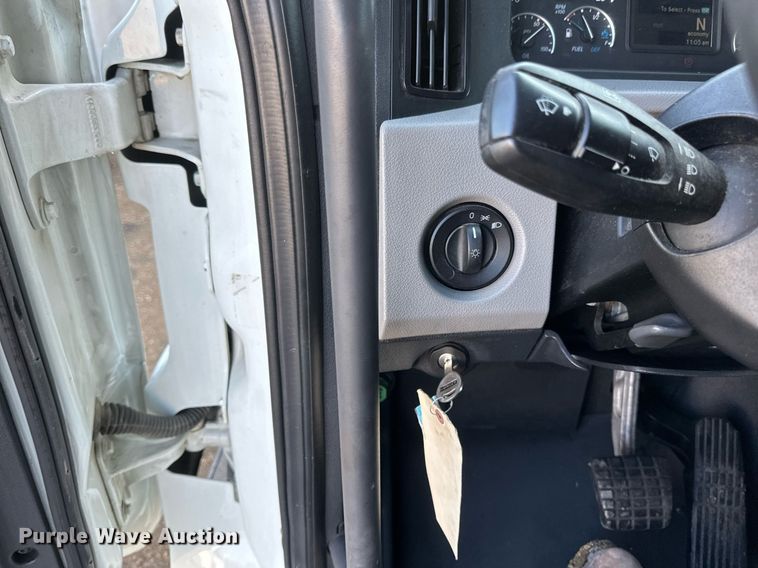 image for item EA2405 2019 Freightliner  Cascadia 126 semi truck