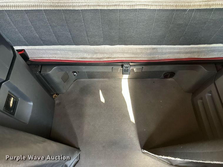 image for item EA2405 2019 Freightliner  Cascadia 126 semi truck