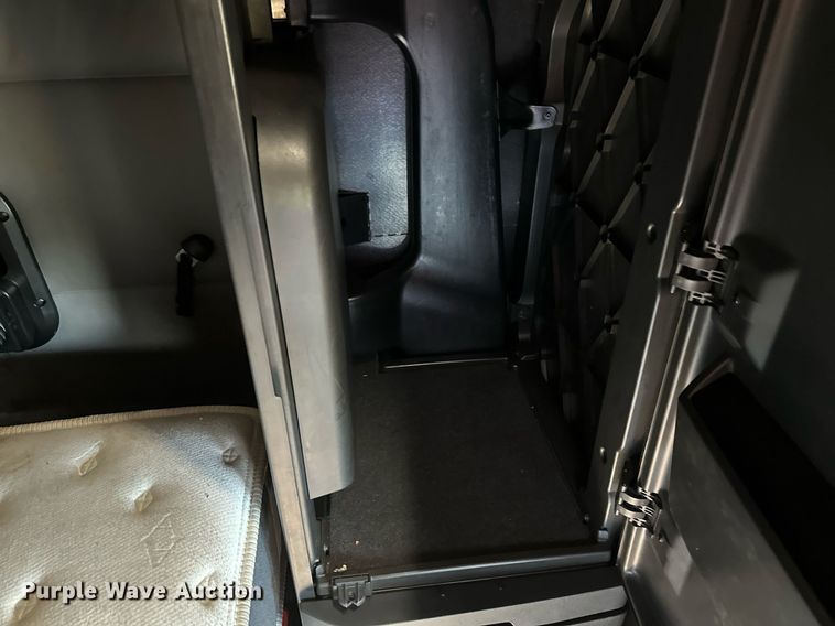 image for item EA2405 2019 Freightliner  Cascadia 126 semi truck