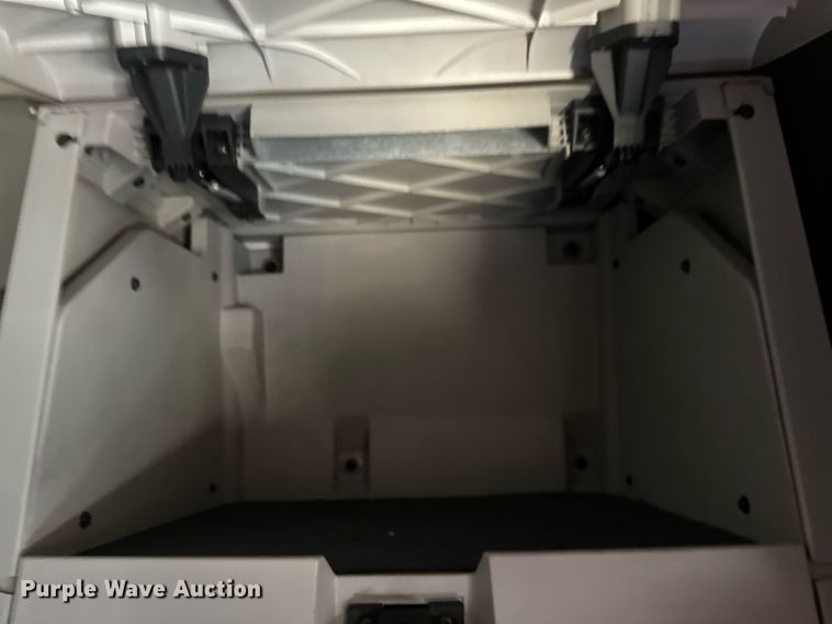 image for item EA2405 2019 Freightliner  Cascadia 126 semi truck