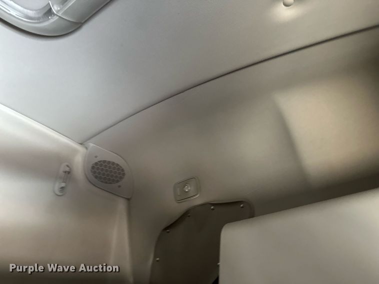 image for item EA2405 2019 Freightliner  Cascadia 126 semi truck