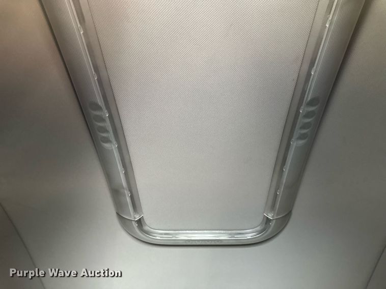 image for item EA2405 2019 Freightliner  Cascadia 126 semi truck