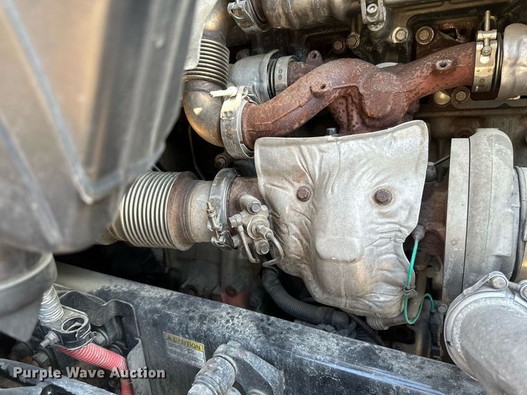 image for item EA2405 2019 Freightliner  Cascadia 126 semi truck