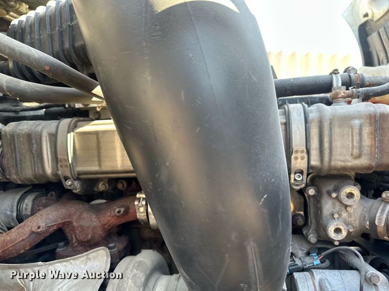 image for item EA2405 2019 Freightliner  Cascadia 126 semi truck