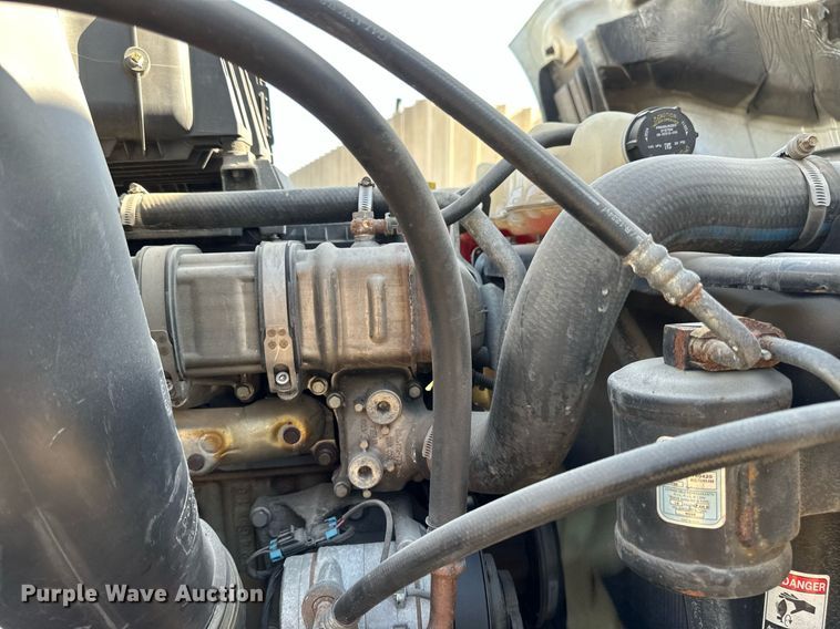 image for item EA2405 2019 Freightliner  Cascadia 126 semi truck