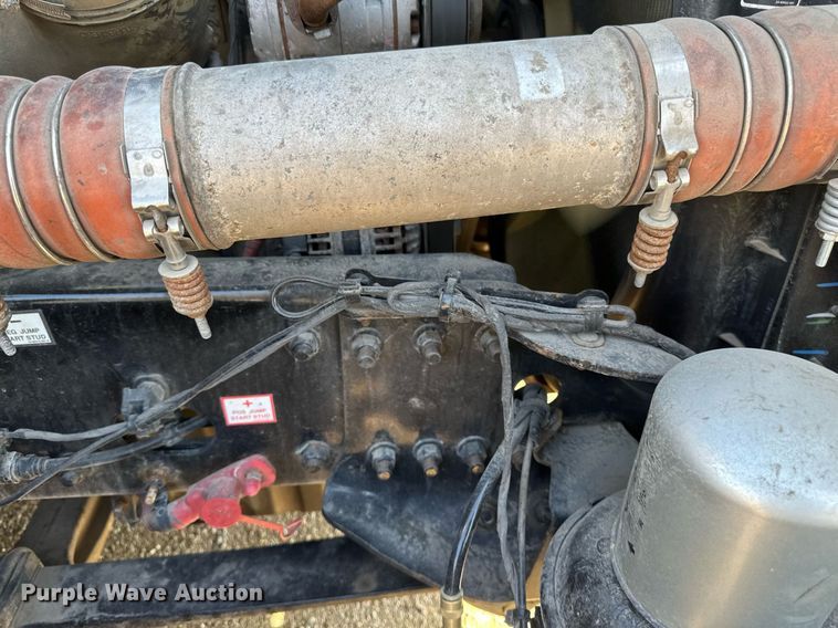 image for item EA2405 2019 Freightliner  Cascadia 126 semi truck