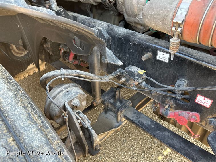 image for item EA2405 2019 Freightliner  Cascadia 126 semi truck