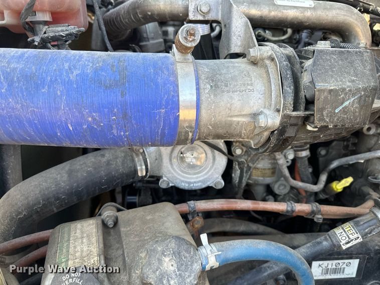 image for item EA2405 2019 Freightliner  Cascadia 126 semi truck