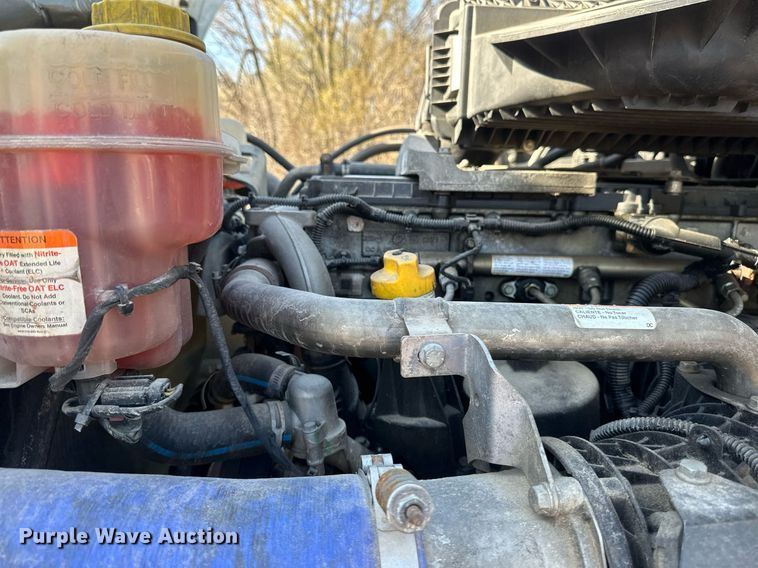 image for item EA2405 2019 Freightliner  Cascadia 126 semi truck