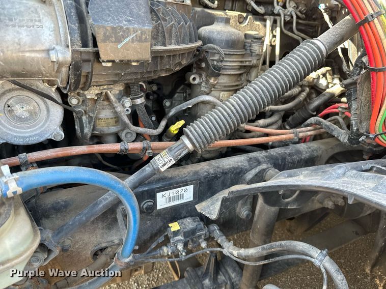 image for item EA2405 2019 Freightliner  Cascadia 126 semi truck