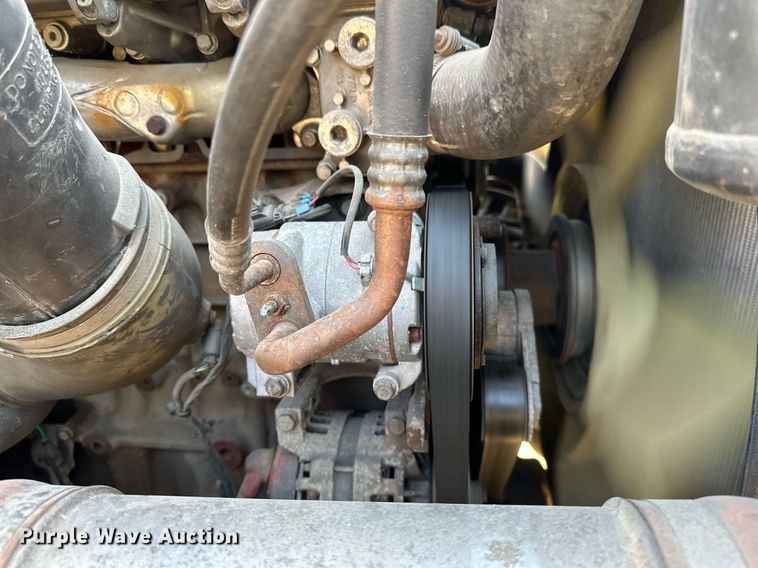 image for item EA2405 2019 Freightliner  Cascadia 126 semi truck