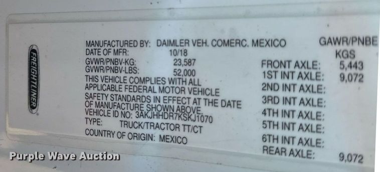 image for item EA2405 2019 Freightliner  Cascadia 126 semi truck