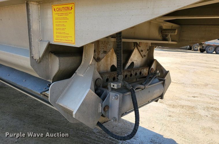 image for item EA2412 2014 Travis bottom dump trailer