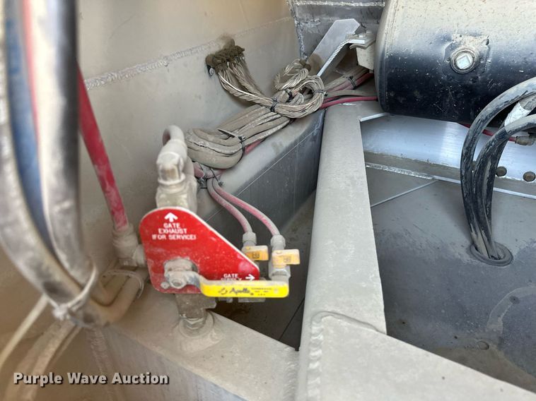 image for item EA2413 2010 Beall BABDS-24-1-2 bottom dump trailer