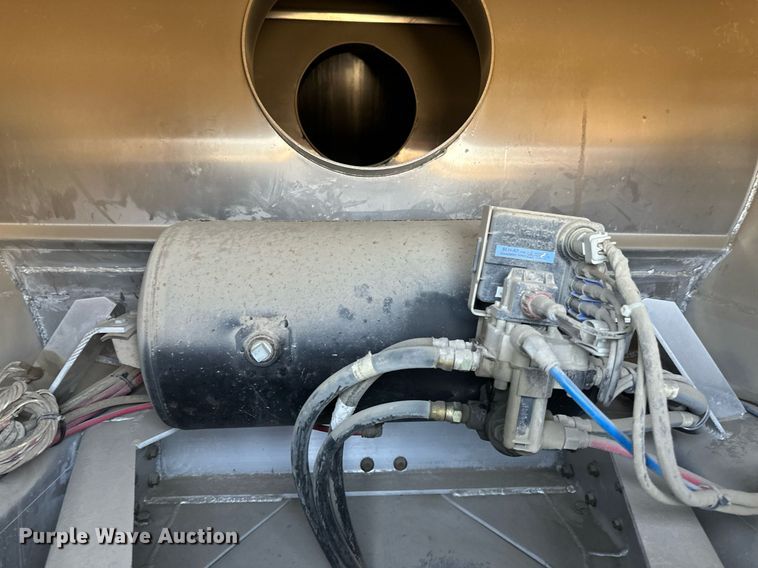 image for item EA2413 2010 Beall BABDS-24-1-2 bottom dump trailer