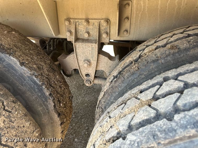 image for item EA2413 2010 Beall BABDS-24-1-2 bottom dump trailer