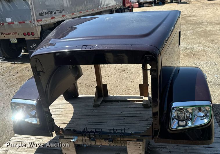 image for item EA2417 Semi truck hood