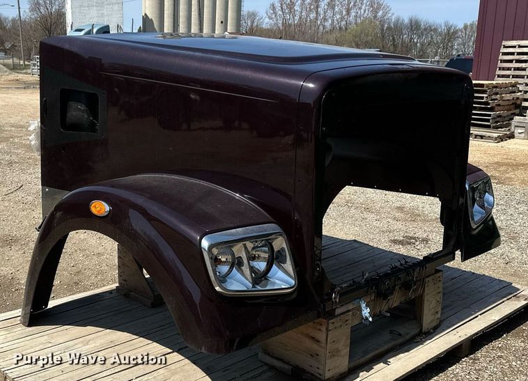 image for item EA2417 Semi truck hood