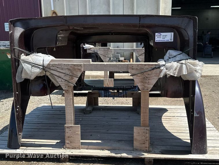 image for item EA2417 Semi truck hood