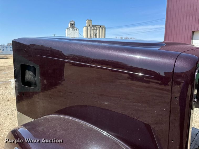 image for item EA2417 Semi truck hood