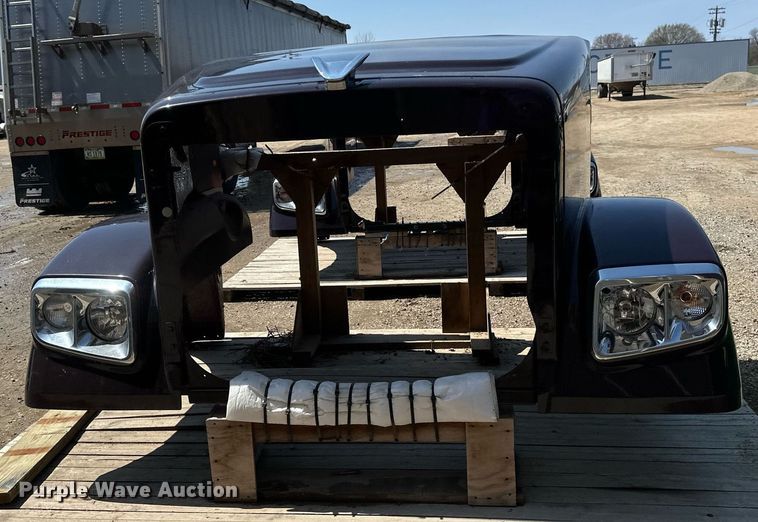 image for item EA2418 Semi truck hood