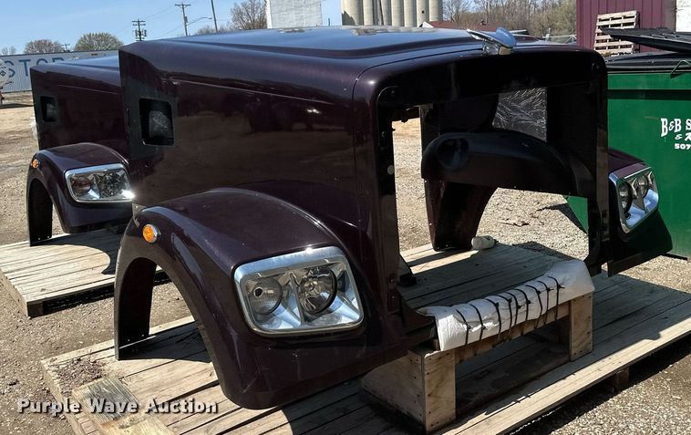 image for item EA2418 Semi truck hood