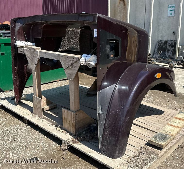 image for item EA2418 Semi truck hood