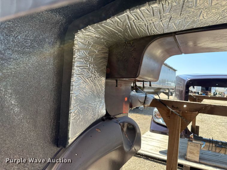 image for item EA2418 Semi truck hood