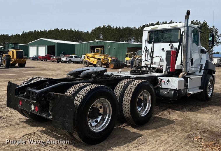 image for item EB2486 2016 Caterpillar CT660 semi truck