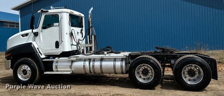 image for item EB2486 2016 Caterpillar CT660 semi truck