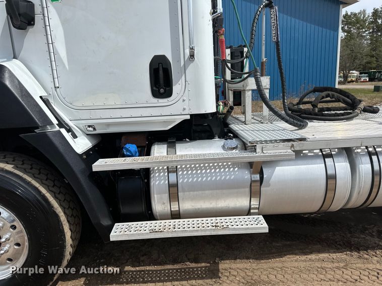 image for item EB2486 2016 Caterpillar CT660 semi truck