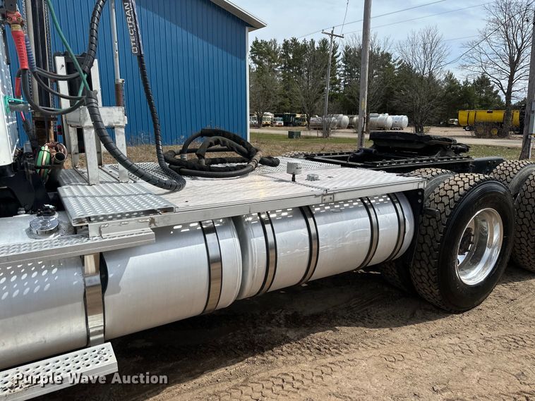 image for item EB2486 2016 Caterpillar CT660 semi truck