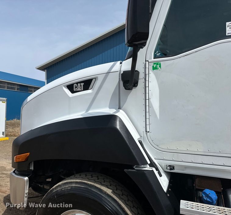 image for item EB2486 2016 Caterpillar CT660 semi truck