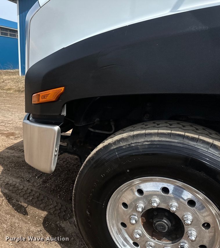 image for item EB2486 2016 Caterpillar CT660 semi truck