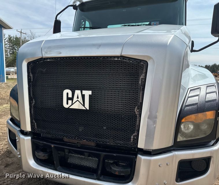 image for item EB2486 2016 Caterpillar CT660 semi truck