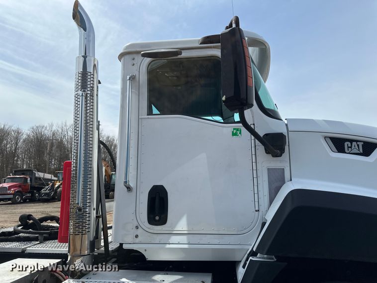 image for item EB2486 2016 Caterpillar CT660 semi truck