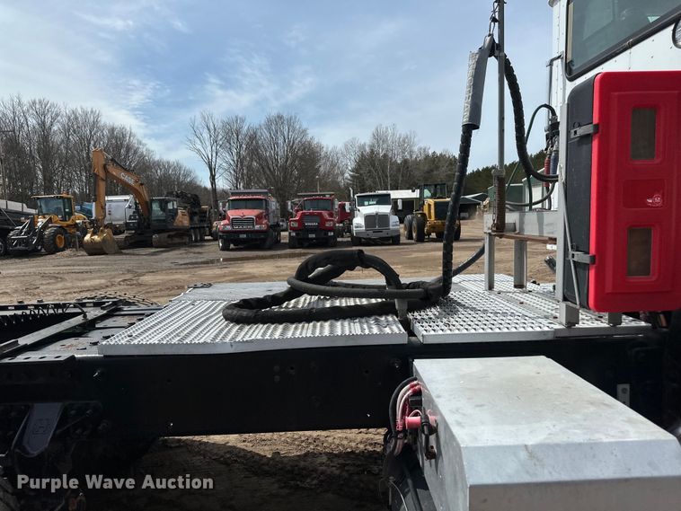 image for item EB2486 2016 Caterpillar CT660 semi truck