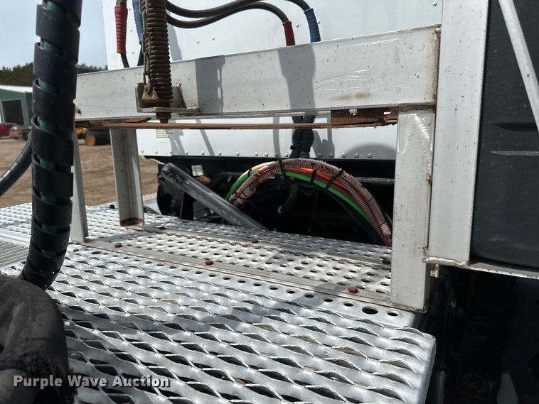 image for item EB2486 2016 Caterpillar CT660 semi truck