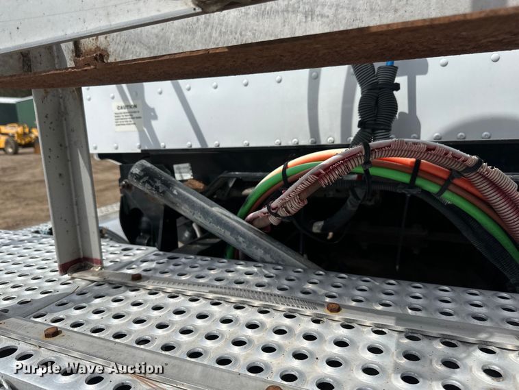 image for item EB2486 2016 Caterpillar CT660 semi truck