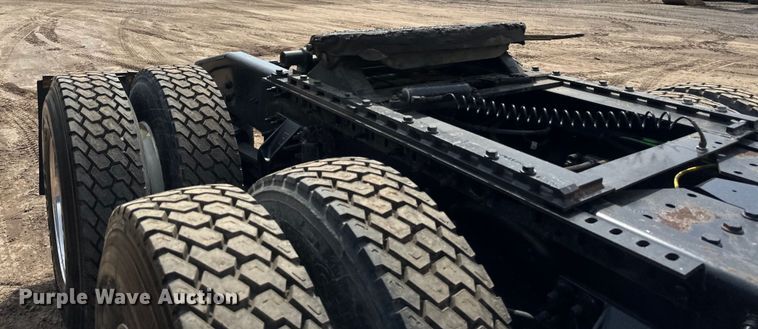 image for item EB2486 2016 Caterpillar CT660 semi truck