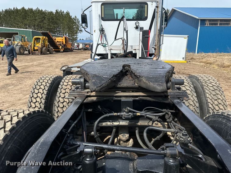 image for item EB2486 2016 Caterpillar CT660 semi truck